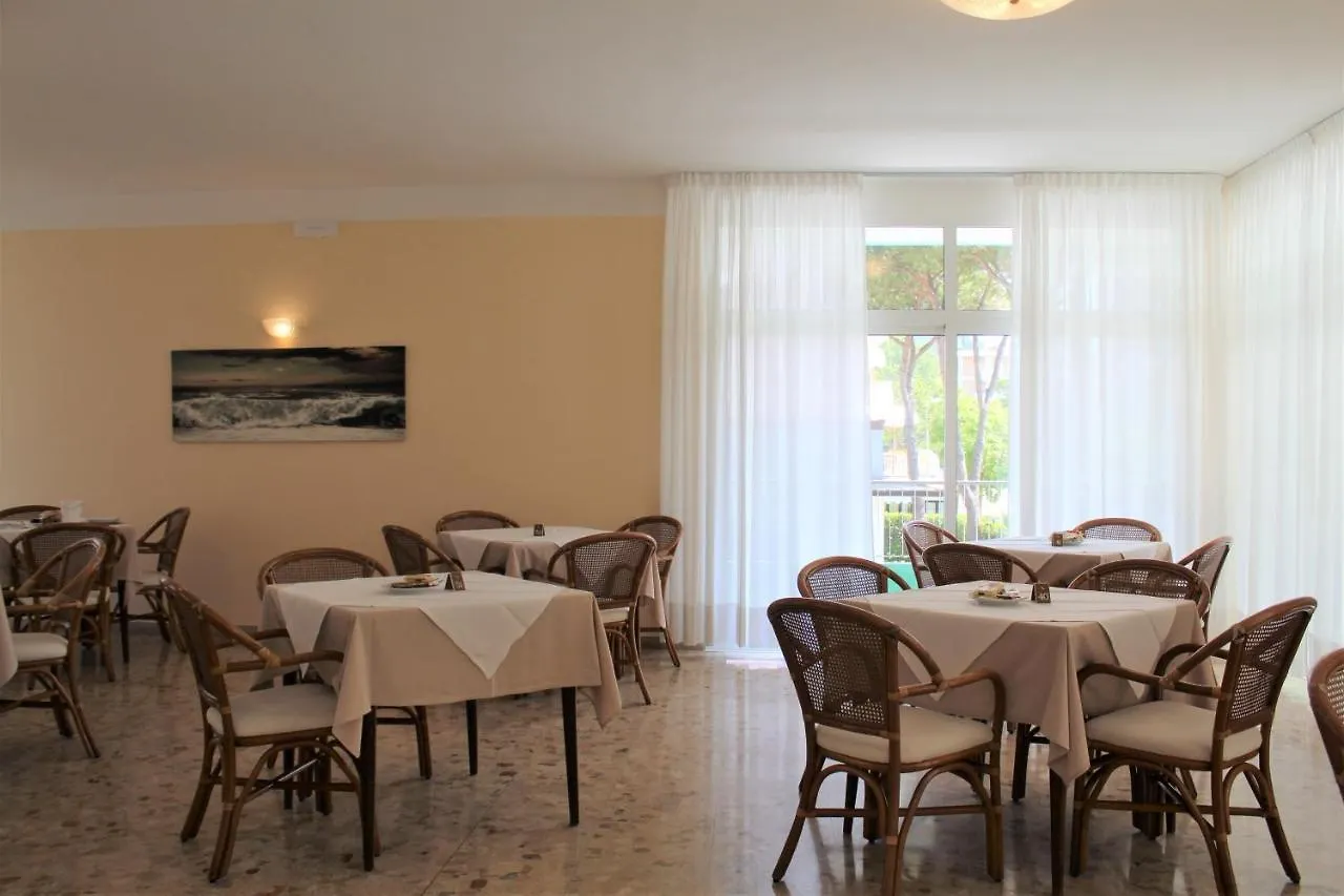 Hotel Palme Park & Beach Included Lido di Jesolo 3*,  Italy